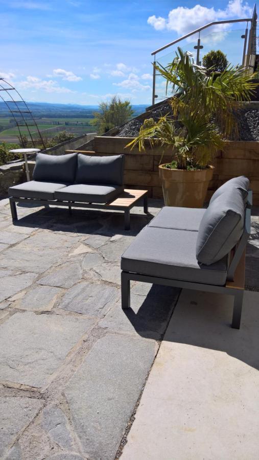 Bed and Breakfast Swiss Borzoi House Vully-les-Lacs Exterior foto