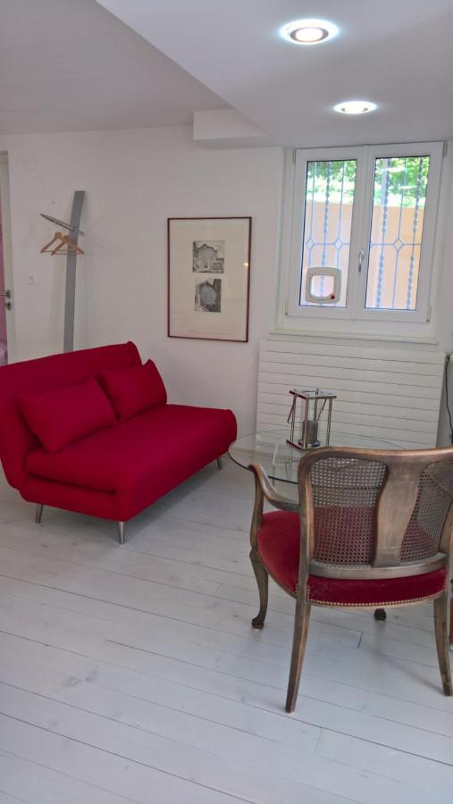 Bed and Breakfast Swiss Borzoi House Vully-les-Lacs Exterior foto