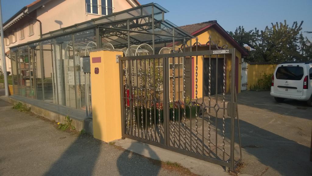 Bed and Breakfast Swiss Borzoi House Vully-les-Lacs Exterior foto